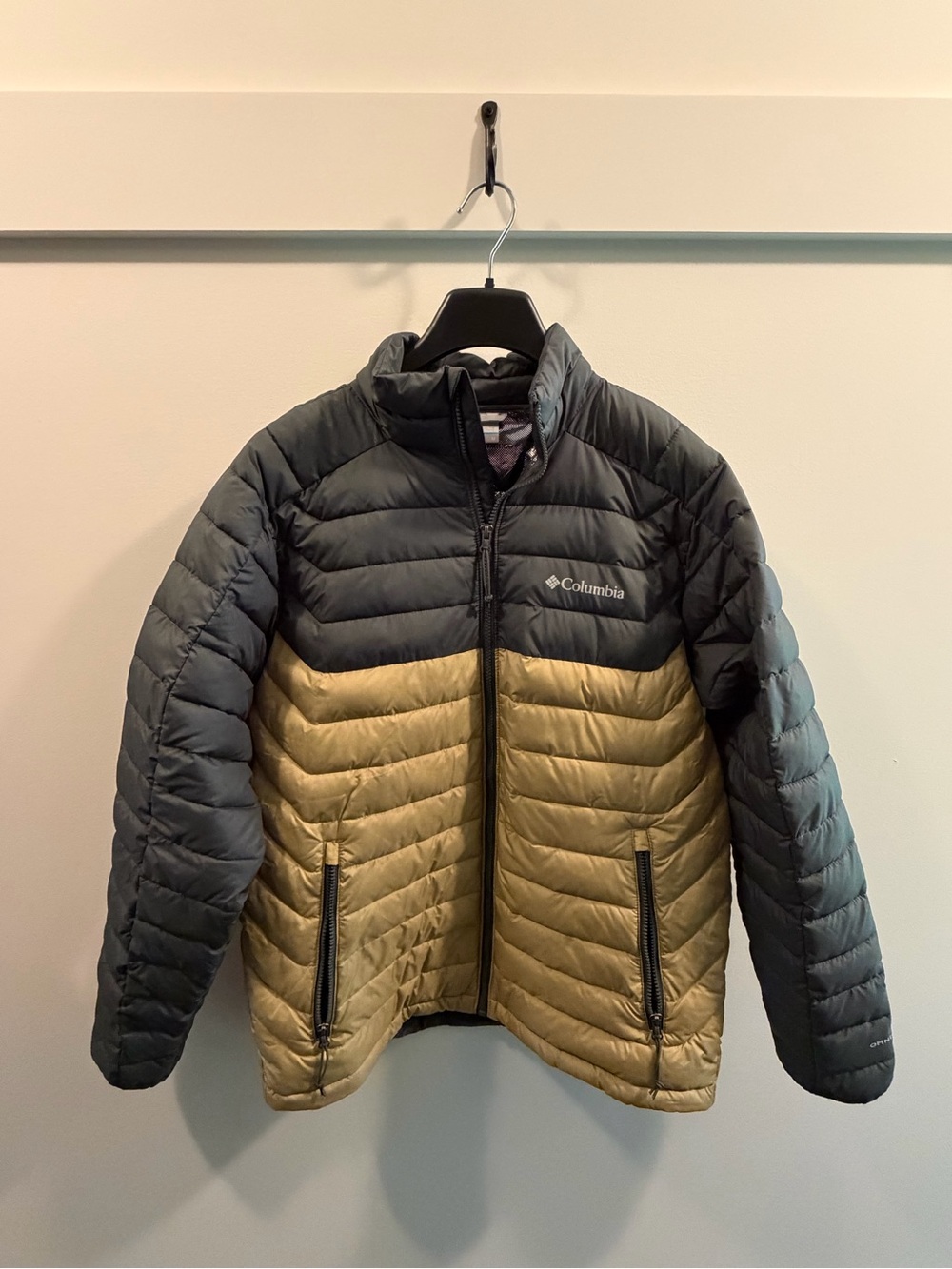 Columbia Men's Black and Gold Quilted Puffer Jacket